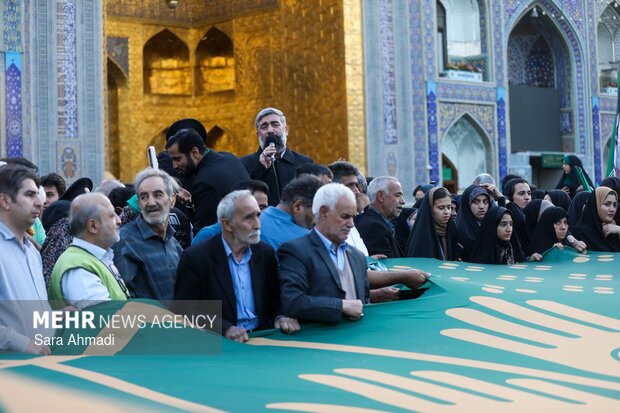 رونمایی از بزرگترین ابر پرچم نقشه ایران در حرم مطهر امام رضا(ع)