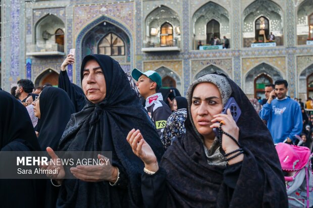 رونمایی از بزرگترین ابر پرچم نقشه ایران در حرم مطهر امام رضا(ع)