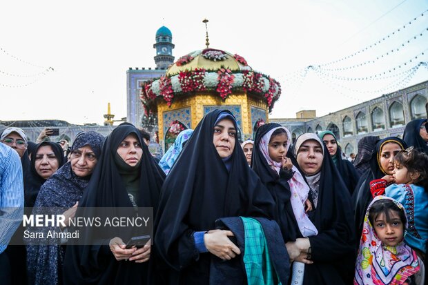 رونمایی از بزرگترین ابر پرچم نقشه ایران در حرم مطهر امام رضا(ع)