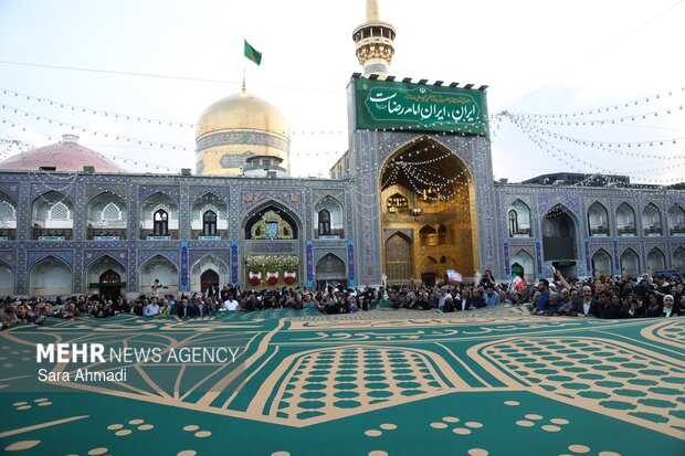 رونمایی از بزرگترین ابر پرچم نقشه ایران در حرم مطهر امام رضا(ع)