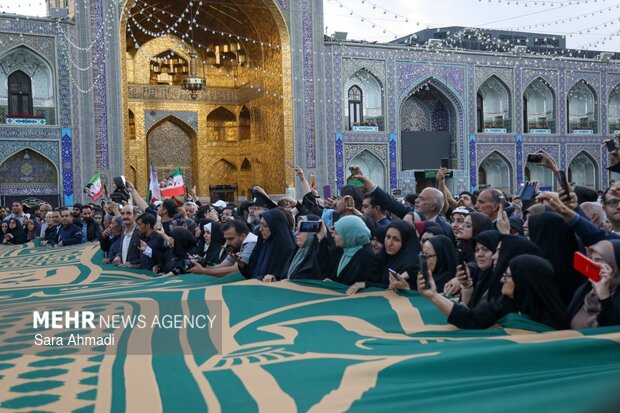 رونمایی از بزرگترین ابر پرچم نقشه ایران در حرم مطهر امام رضا(ع)