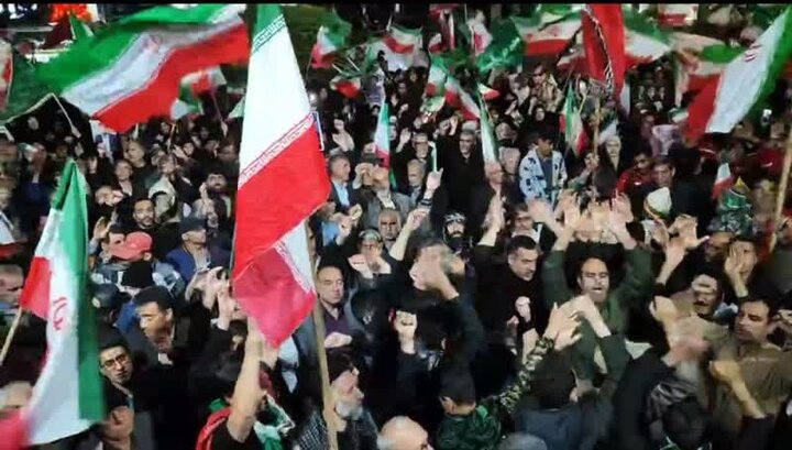 اجتماع خرم‌آبادی‌ها در دفاع از میهن