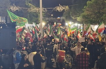 اجتماع شبانه تبریزی‌ها در شب‌های اقتدار ملی زیر بارش باران بهاری