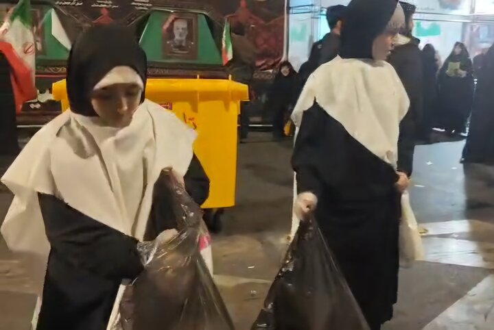 کمک دو خواهر تبریزی به پاکبان ها در اجتماعات مردمی