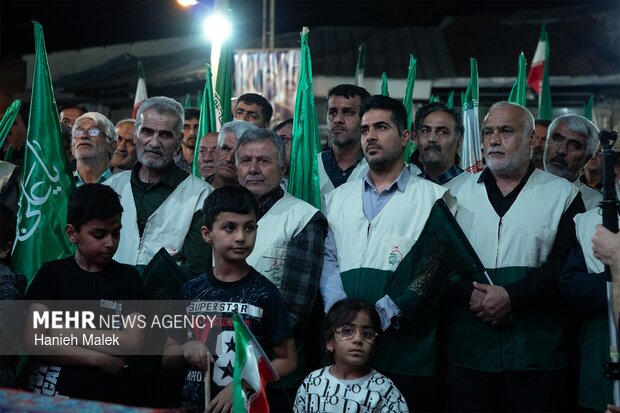 تجمع شبانه مردم بندرگز در گلستان