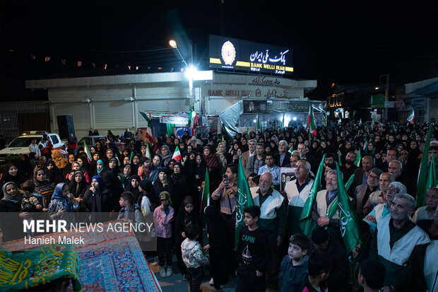 تجمع شبانه مردم بندرگز در گلستان