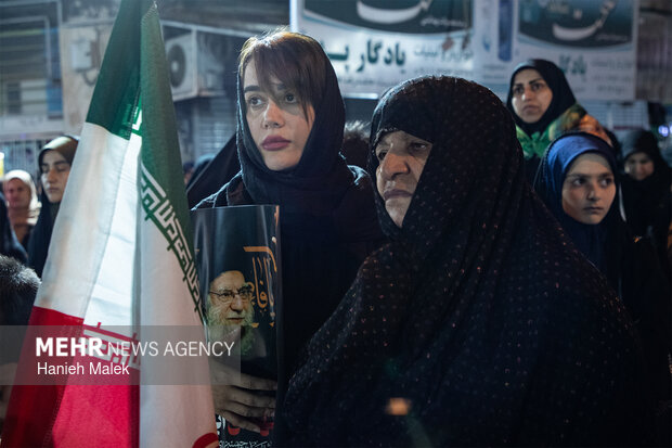 تجمع شبانه مردم بندرگز در گلستان