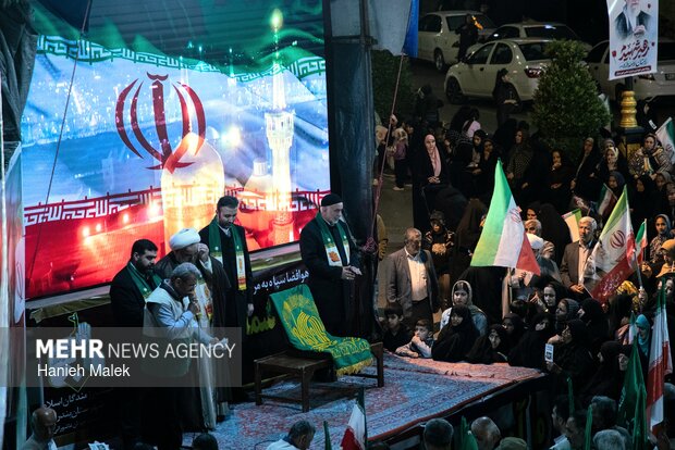 تجمع شبانه مردم بندرگز در گلستان