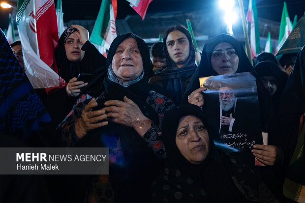 تجمع شبانه مردم بندرگز در گلستان