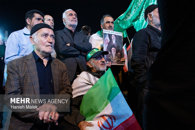 تجمع شبانه مردم بندرگز در گلستان