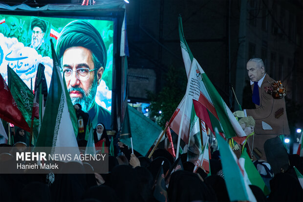 تجمع شبانه مردم بندرگز در گلستان