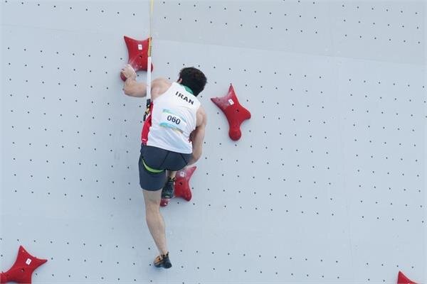 رضا علیپور به مرحله یک هشتم مسابقات سنگنوردی راه یافت