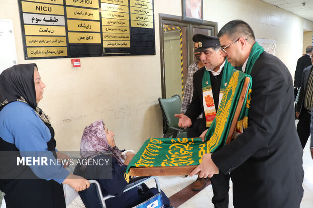 خادمان رضوی به بیمارستان برازجان رفتند؛ دیدار با خانواده شهدای دشتستان