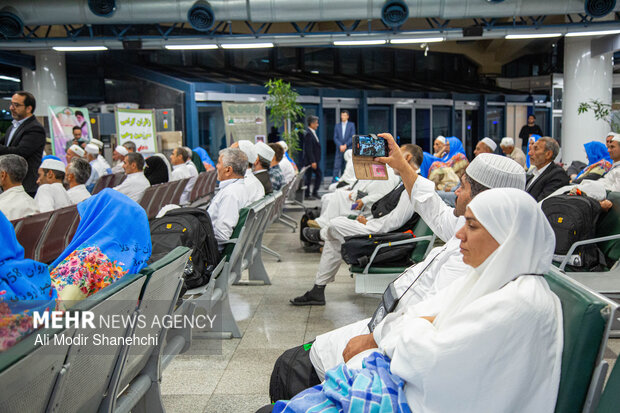 بدرقه نخستین کاروان حج ۱۴۰۵ از فرودگاه مشهد