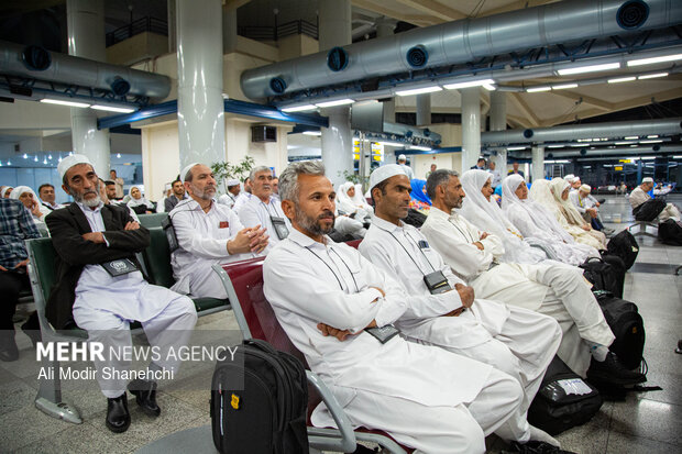 بدرقه نخستین کاروان حج ۱۴۰۵ از فرودگاه مشهد
