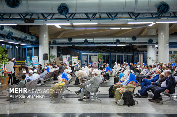 بدرقه نخستین کاروان حج ۱۴۰۵ از فرودگاه مشهد