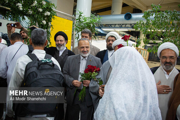 بدرقه نخستین کاروان حج ۱۴۰۵ از فرودگاه مشهد