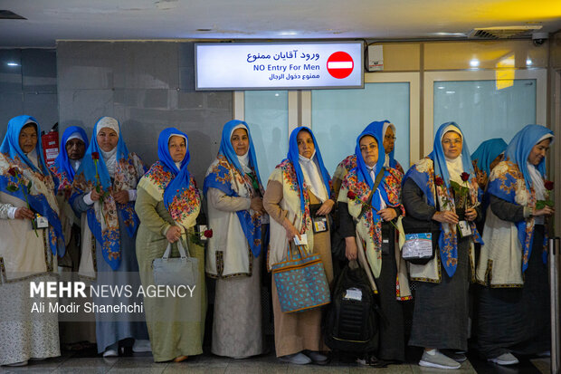 بدرقه نخستین کاروان حج ۱۴۰۵ از فرودگاه مشهد