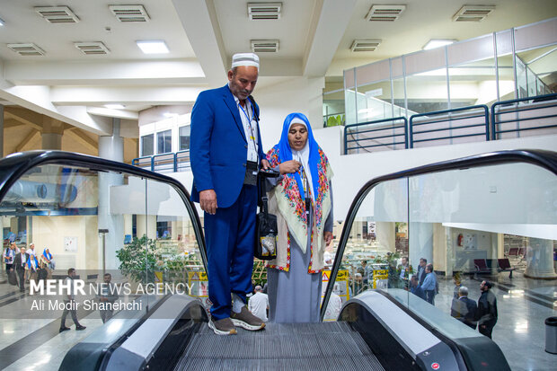 بدرقه نخستین کاروان حج ۱۴۰۵ از فرودگاه مشهد