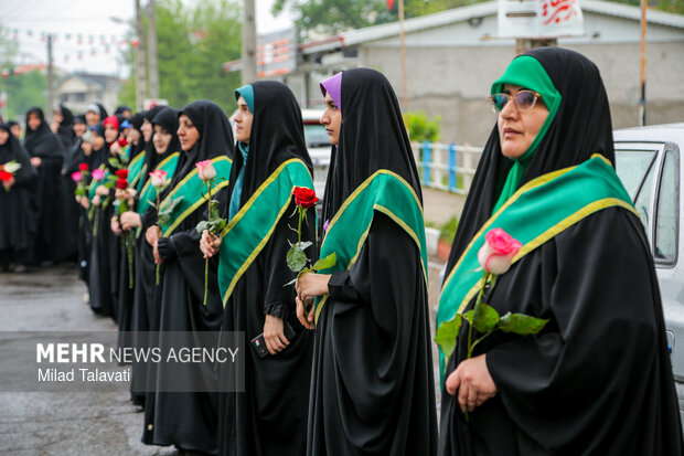 کاروان زیر سایه‌ی خورشید در فومن