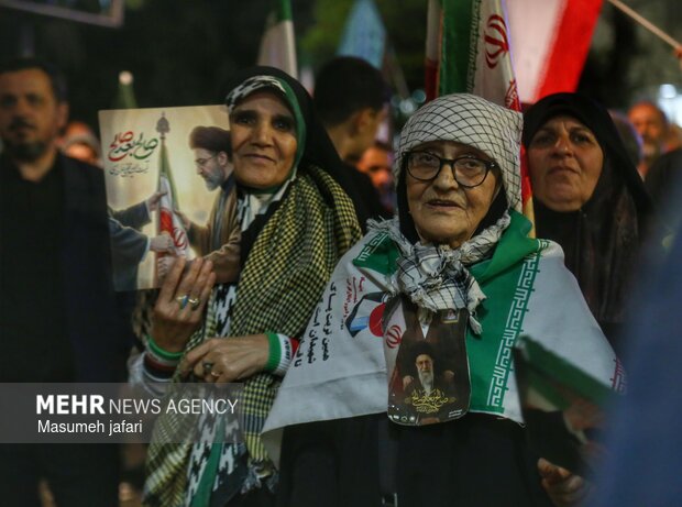 اجتماع شبانه مردم در مازندران