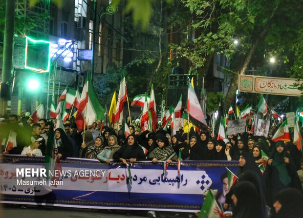 اجتماع شبانه مردم در مازندران