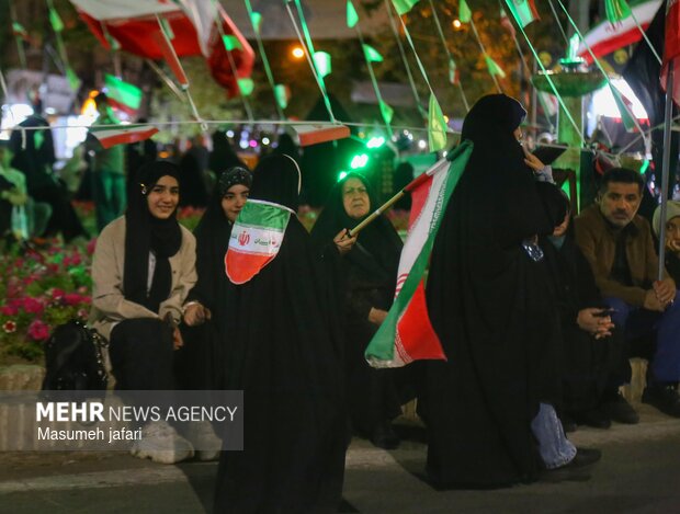 اجتماع شبانه مردم در مازندران