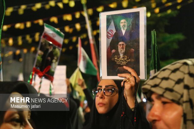 اجتماع شبانه مردم در مازندران