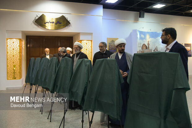 رونمایی از ۷ مرقومه رهبر شهید انقلاب در حرم مطهر امام رضا(ع)