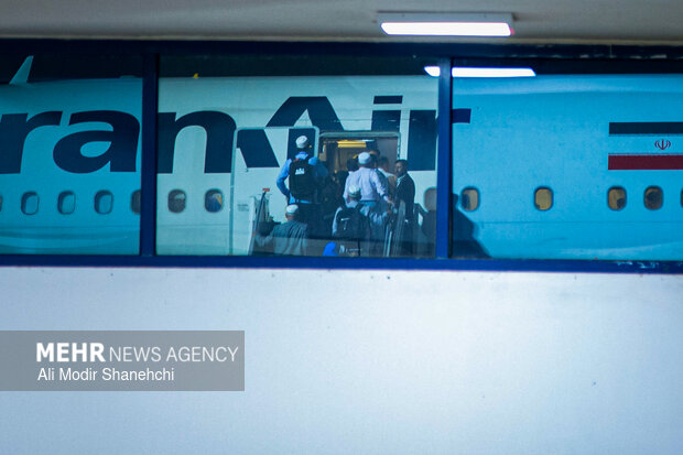 بدرقه نخستین کاروان حج ۱۴۰۵ از فرودگاه مشهد