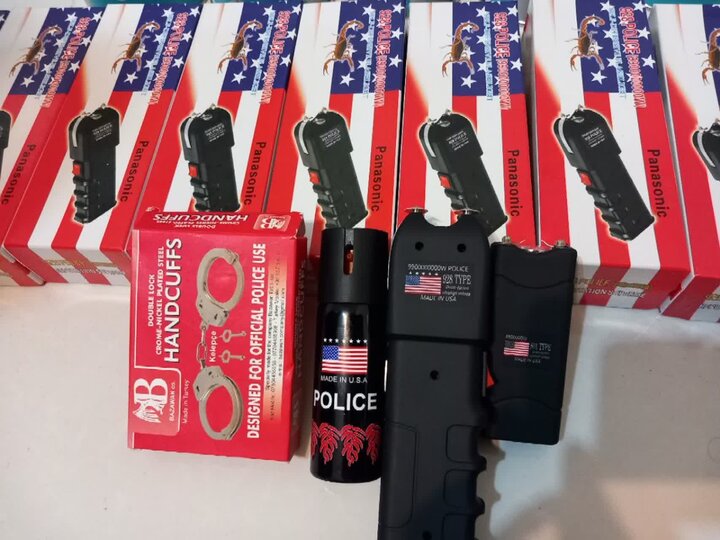 کشف انواع شوکر و اشک‌آور آمریکایی در ایست و بازرسی‌های بسیج خدابنده