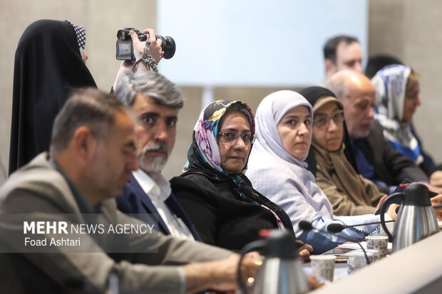 نشست ستاد مردمی پشتیبانی از دفاع رمضان در خیریه امدادگران عاشورا