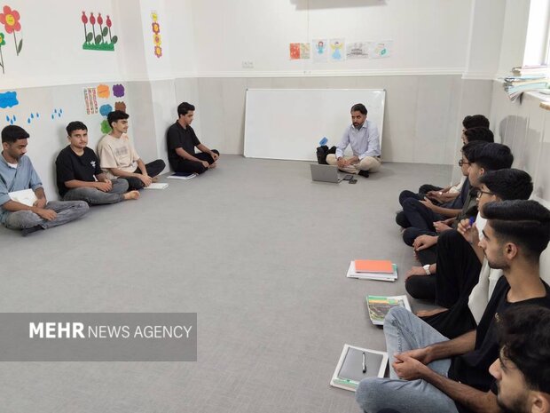 کلاس‌های درس در مسجد؛ روایتی از ایثار معلمان سیریکی در روزهای جنگ