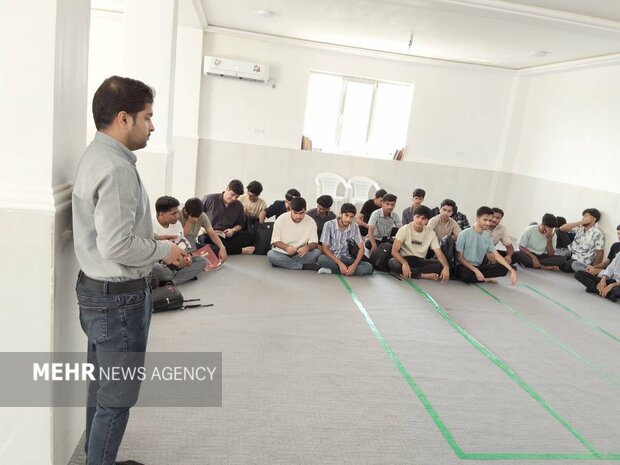 کلاس‌های درس در مسجد؛ روایتی از ایثار معلمان سیریکی در روزهای جنگ