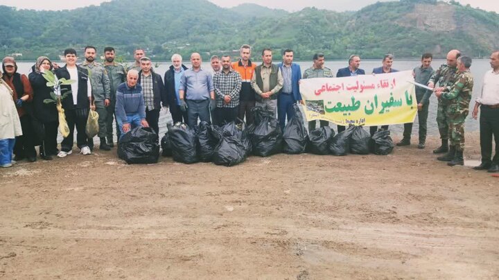 جمع‌آوری یک تن زباله از تالاب استیل توسط فعالان محیط‌زیست
