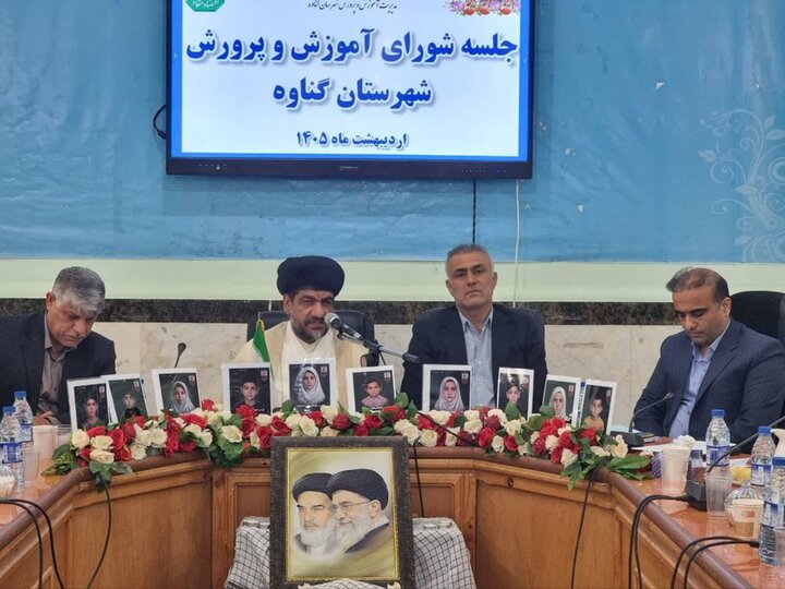 امام جمعه گناوه: توجه جدی به دغدغه‌های معلمان ضروری است