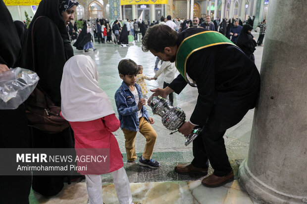 حال و هوای حرم حضرت معصومه(س) در شب میلاد امام رضا(ع)