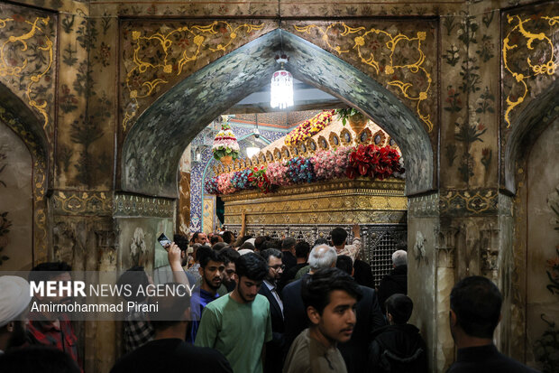 حال و هوای حرم حضرت معصومه(س) در شب میلاد امام رضا(ع)