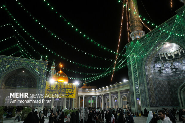 حال و هوای حرم حضرت معصومه(س) در شب میلاد امام رضا(ع)