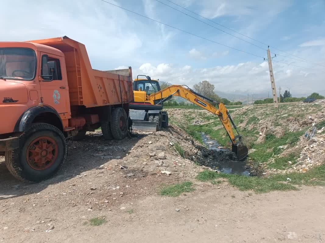 لایروبی نهرها و مسیل‌های منتهی به تالاب «بیشه دالان» بروجرد