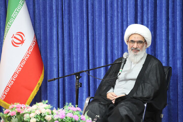 امام جمعه بوشهر: ایران  به یکی از قدرت‌های برتر جهان تبدیل خواهد شد