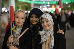 رجزخوانی دختر نوجوان مینودشتی در تجمع شبانه