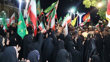 پنجاه و نهمین شب حماسه آفرینی مردم خنداب زیر بارش شدید باران