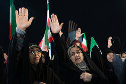 اجتماع شبانه مردم در گلستان