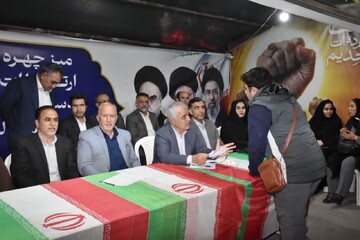 برپایی میز خدمت بنیاد شهید لرستان در اجتماعات شبانه خرم‌آباد