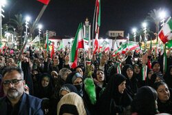 اجتماع بزرگ امام رضایی‌ها زیر بارش باران در رشت