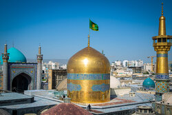 آیین تعویض پرچم گنبد حرم امام رضا(ع)