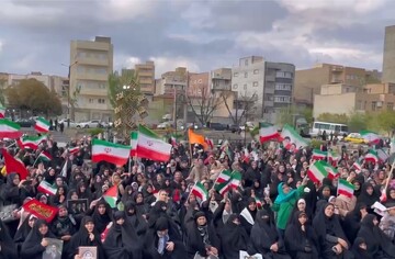 اجتماع دختران جانفدای تبریز در مقبره الشعرا