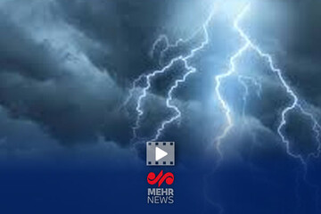 تصاویری از رعد و برق های شدید در میدان انقلاب تهران