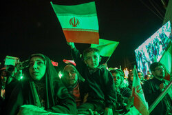 تجمع مردمی زیر باران با شعار «جانفدا برای ایران»